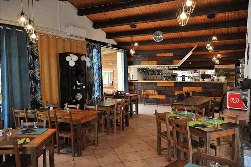 Interior of the campsite restaurant in Oléron near the beaches