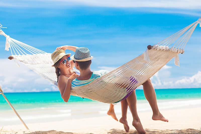 Couple on a hammock on a beach in Oléron