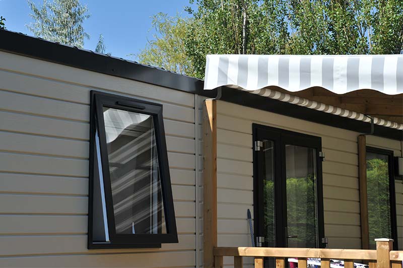 Mobil-home avec terrasse à louer au camping à Oléron