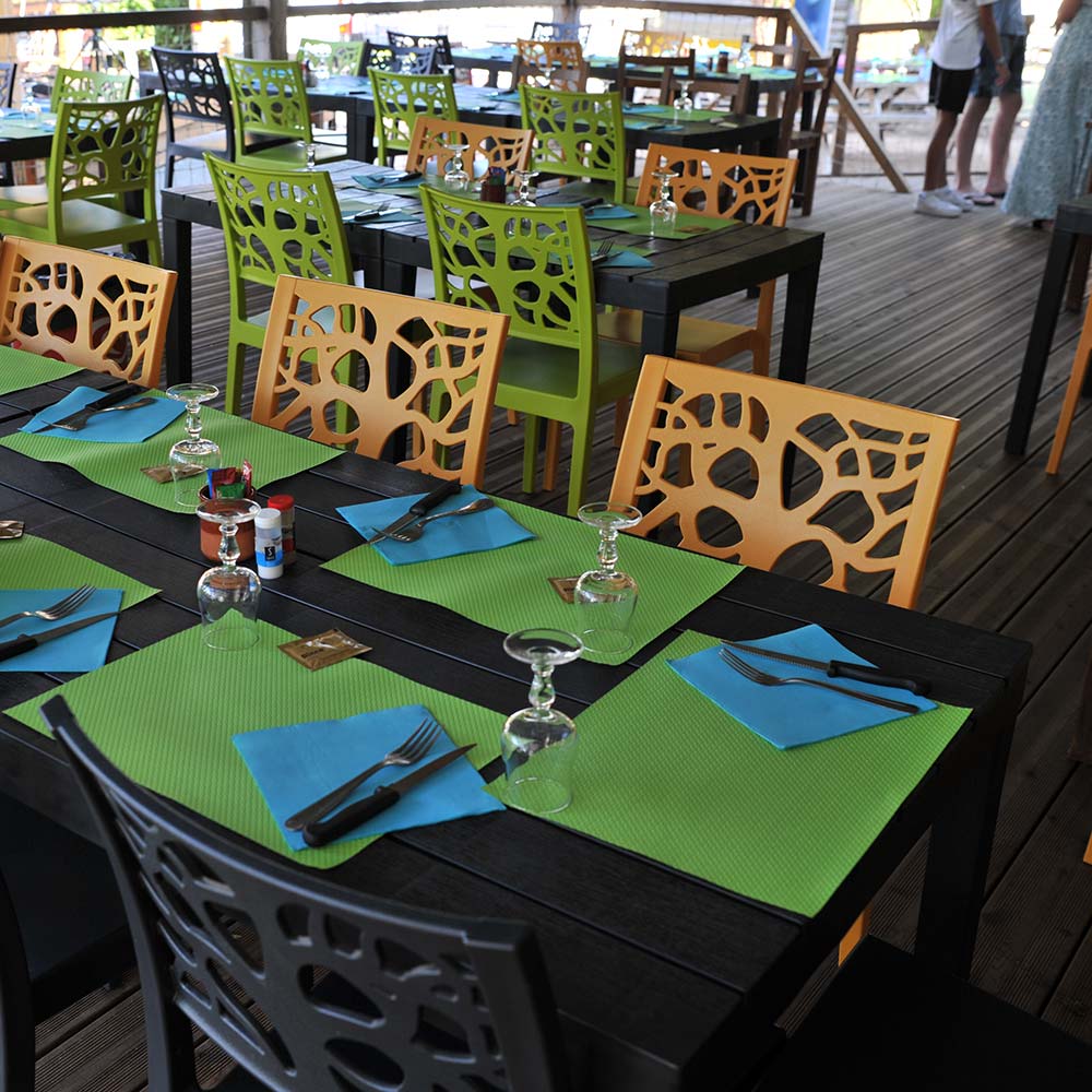 Tables and chairs in the campsite restaurant in Oléron