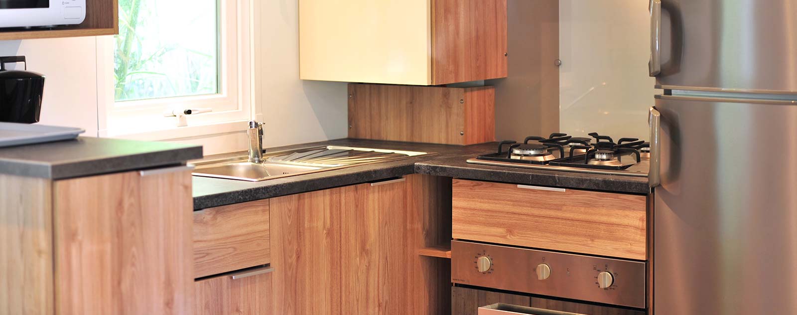 Kitchen area fitted out in a mobile home at the campsite in Oléron