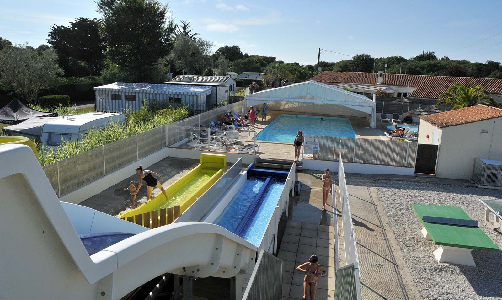 Indoor heated swimming pool in the indoor aquatic area of the campsite in Oléron