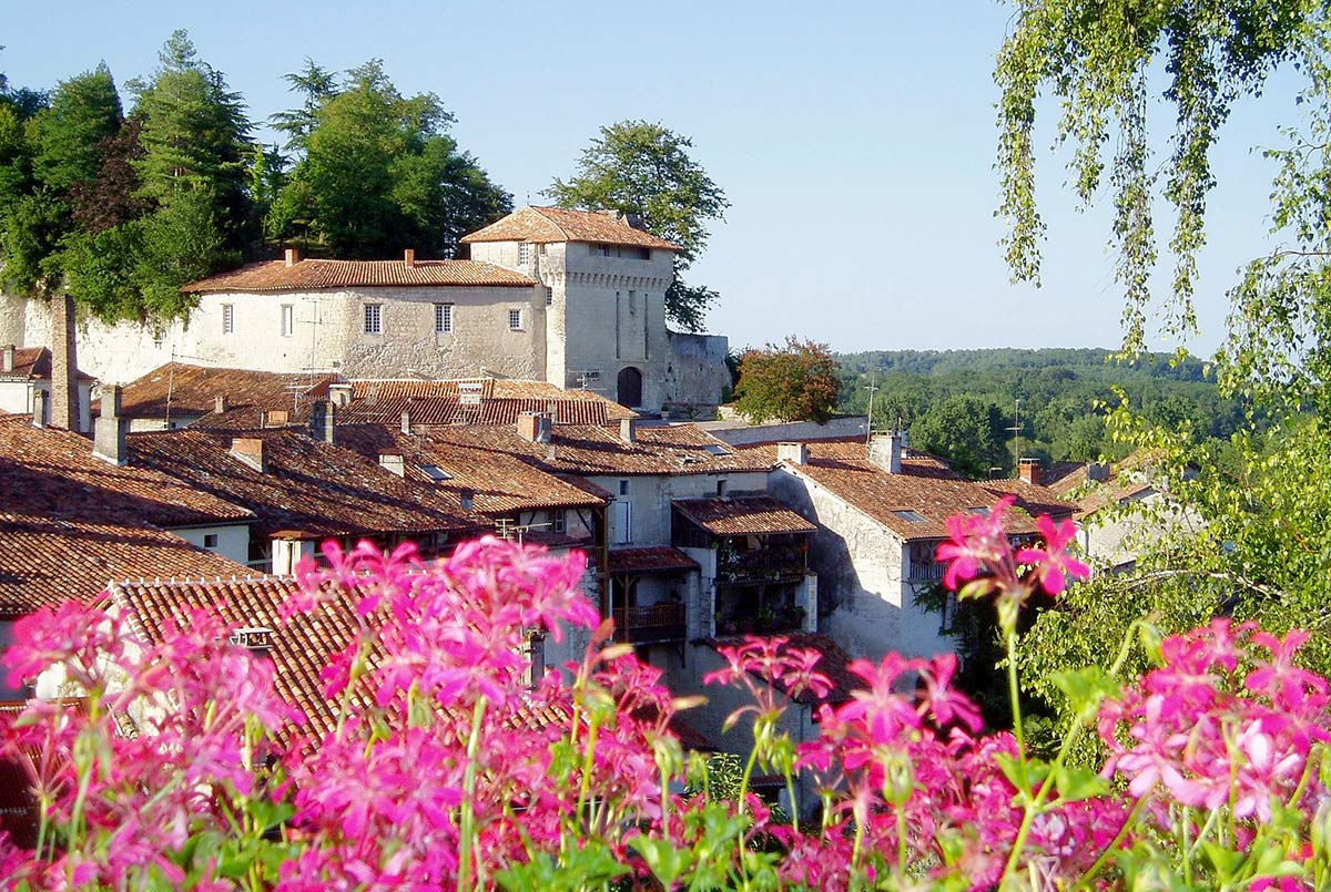 Le_village_d_Aubeterre-sur-Dronne_3259