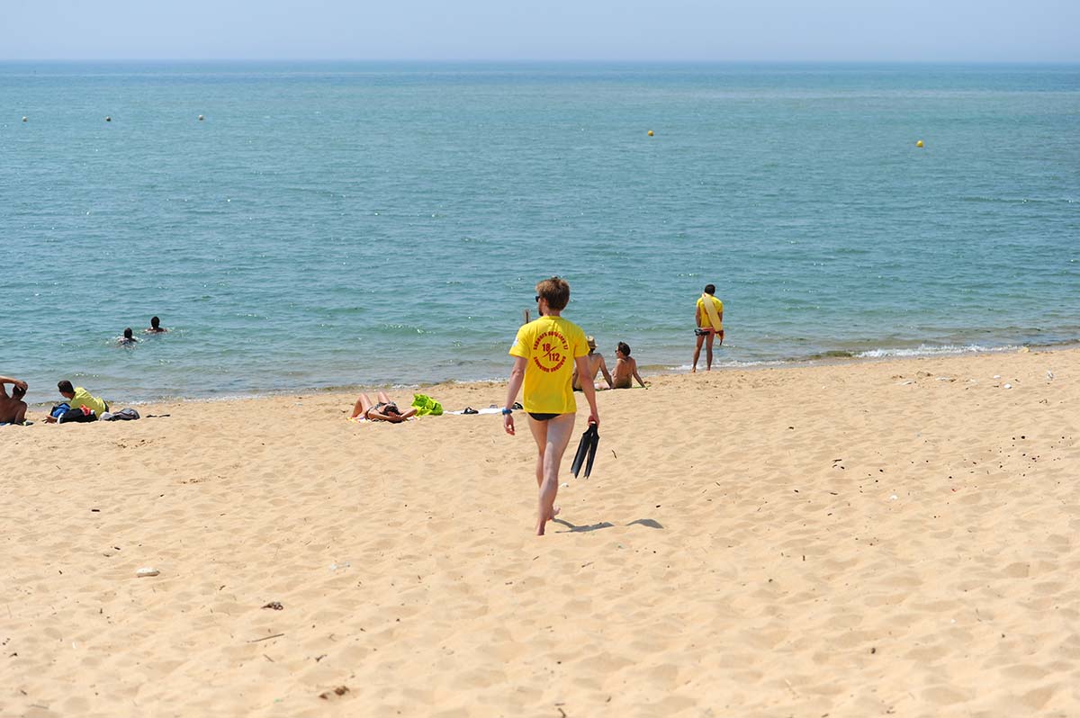 Lifeguard on a supervised beach in Oléron