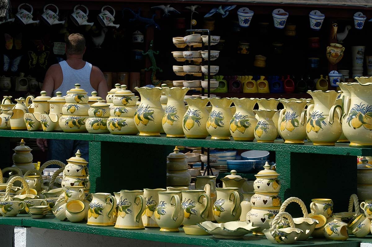 Artisanal ceramics at the market in Oléron