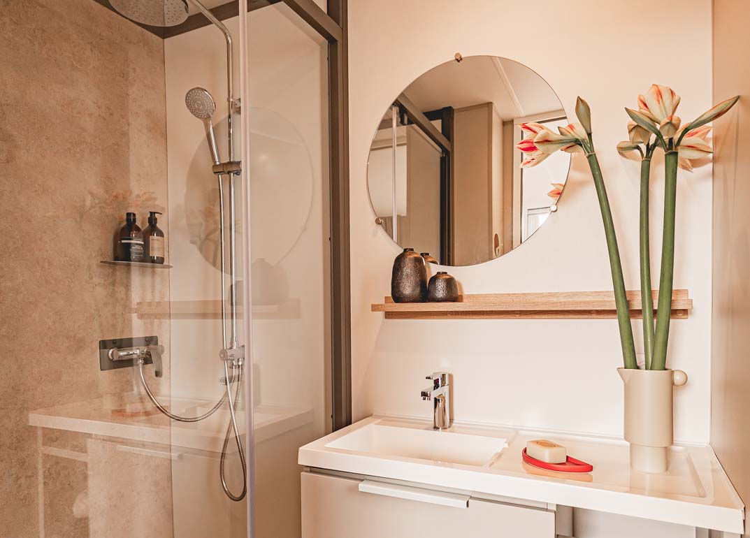 Bathroom with shower in a mobile home to buy in Oléron