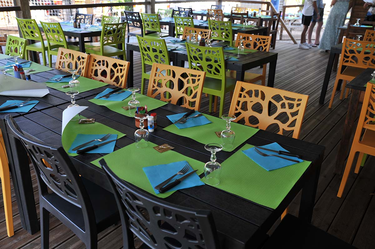 Interior of the campsite restaurant in Oléron near the beaches